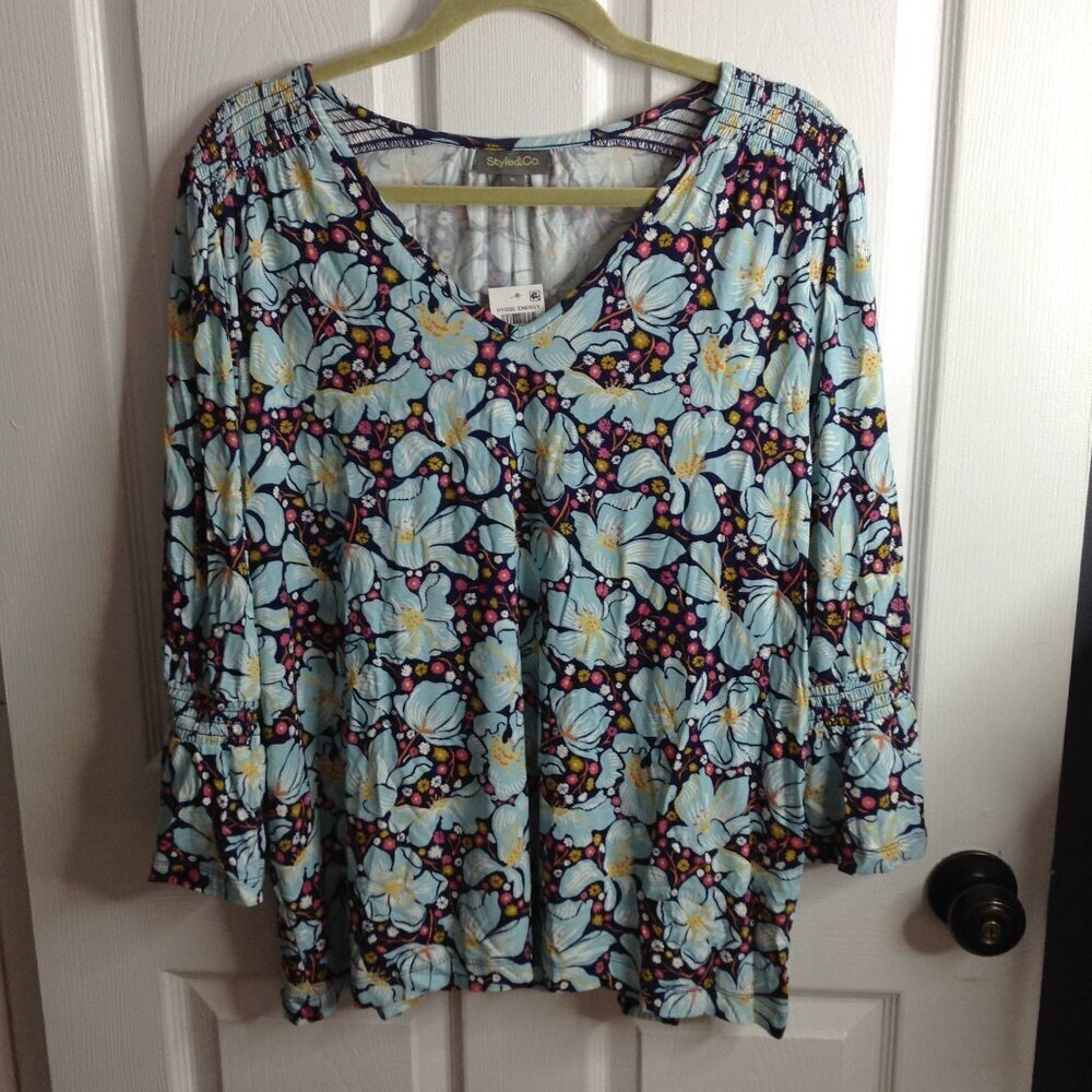 NWT Style & Co, "XL" Blue Floral Blouse, Ribbing, Bell Sleeves, Bohemian, V neck